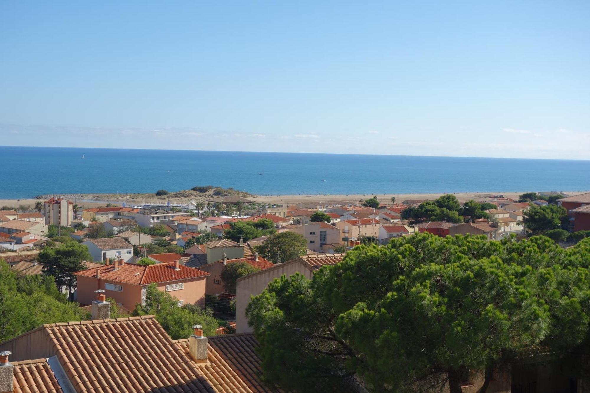 Ulvf Les Romarins Aparthotel Fleury  Exterior photo